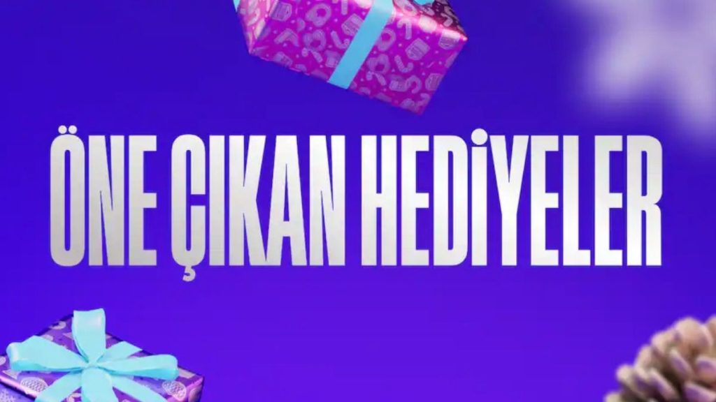 Epic Games Yılbaşı İndirimleri geçtiğimiz hafta başladı ve bu indirim dönemi ile birlikte her sene olduğu gibi gizemli ücretsiz oyunlar verilmeye devam ediliyor. Geçen haftanın ilk gizemli oyunu tam 1 hafta boyunca ücretsiz olarak dağıtılmıştı ancak son 3 gündür her oyun 24 saatliğine bizlere sunuluyor. Takip etmesi kolay olsun diye size güncel bir liste hazırladık, bu yazıya her gün uğrayarak Epic Games Yılbaşı İndirimleri boyunca verilecek ücretsiz gizemli oyunun ne olduğunu öğrenebilirsiniz.